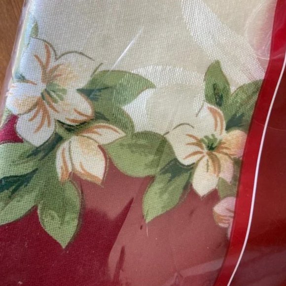 Victoria Classics Solid Burgundy Poinsettia Tablecloth 60" x 84" & 8 Napkins New - Picture 11 of 15
